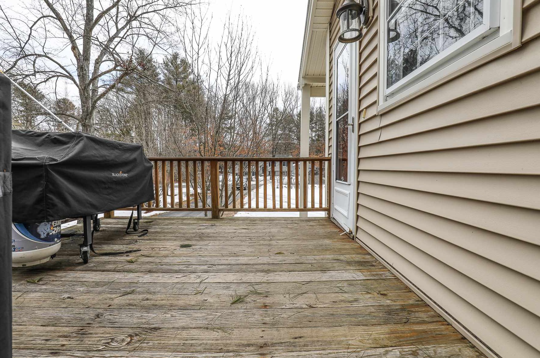 12 Frst Ln, Hudson NH  03052 exterior