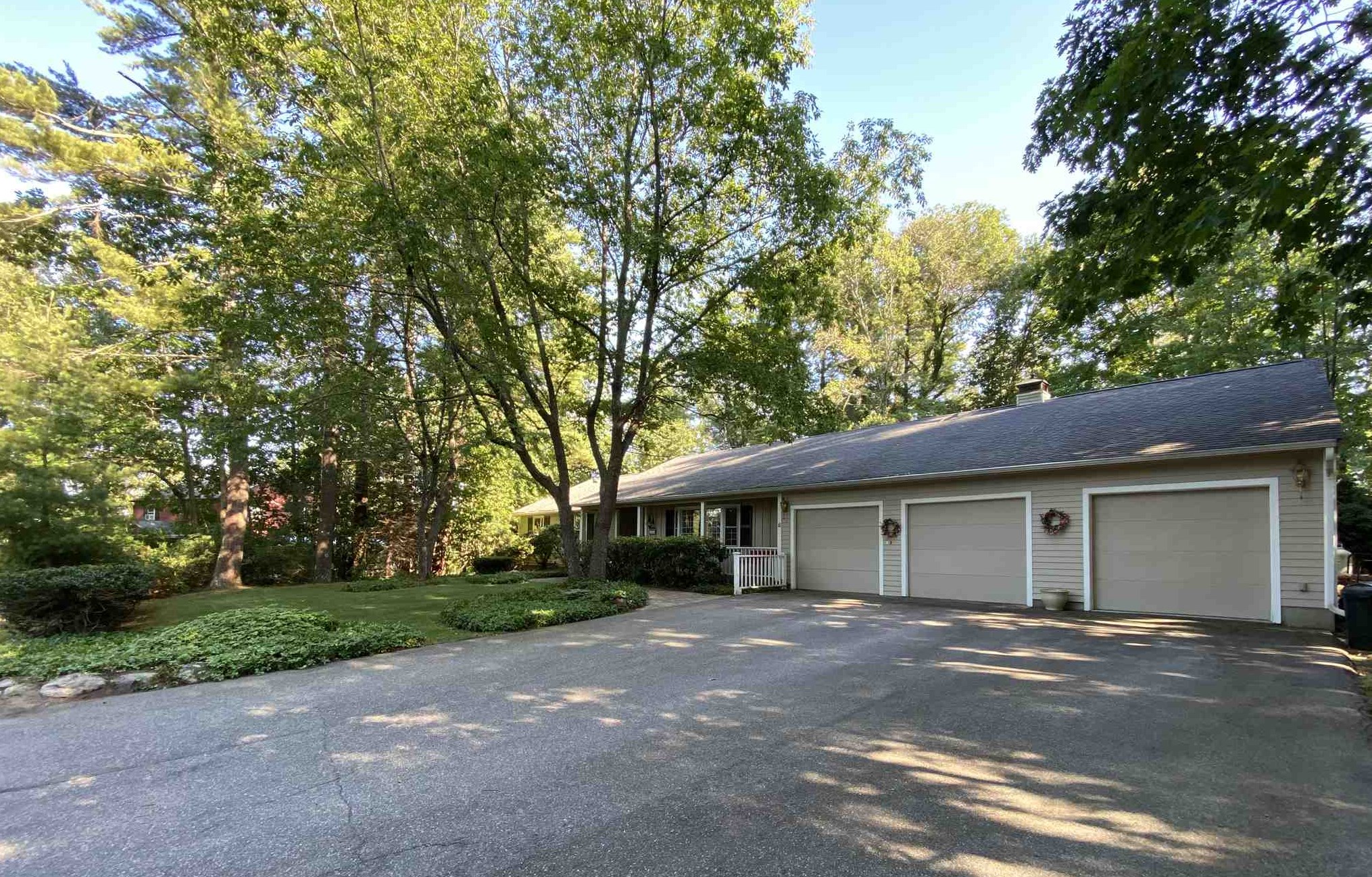 6 Woodridge Ln, North Hampton, NH 03862