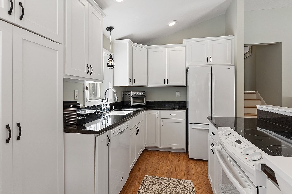 65 Londonderry Rd, Windham, NH 03087-1123