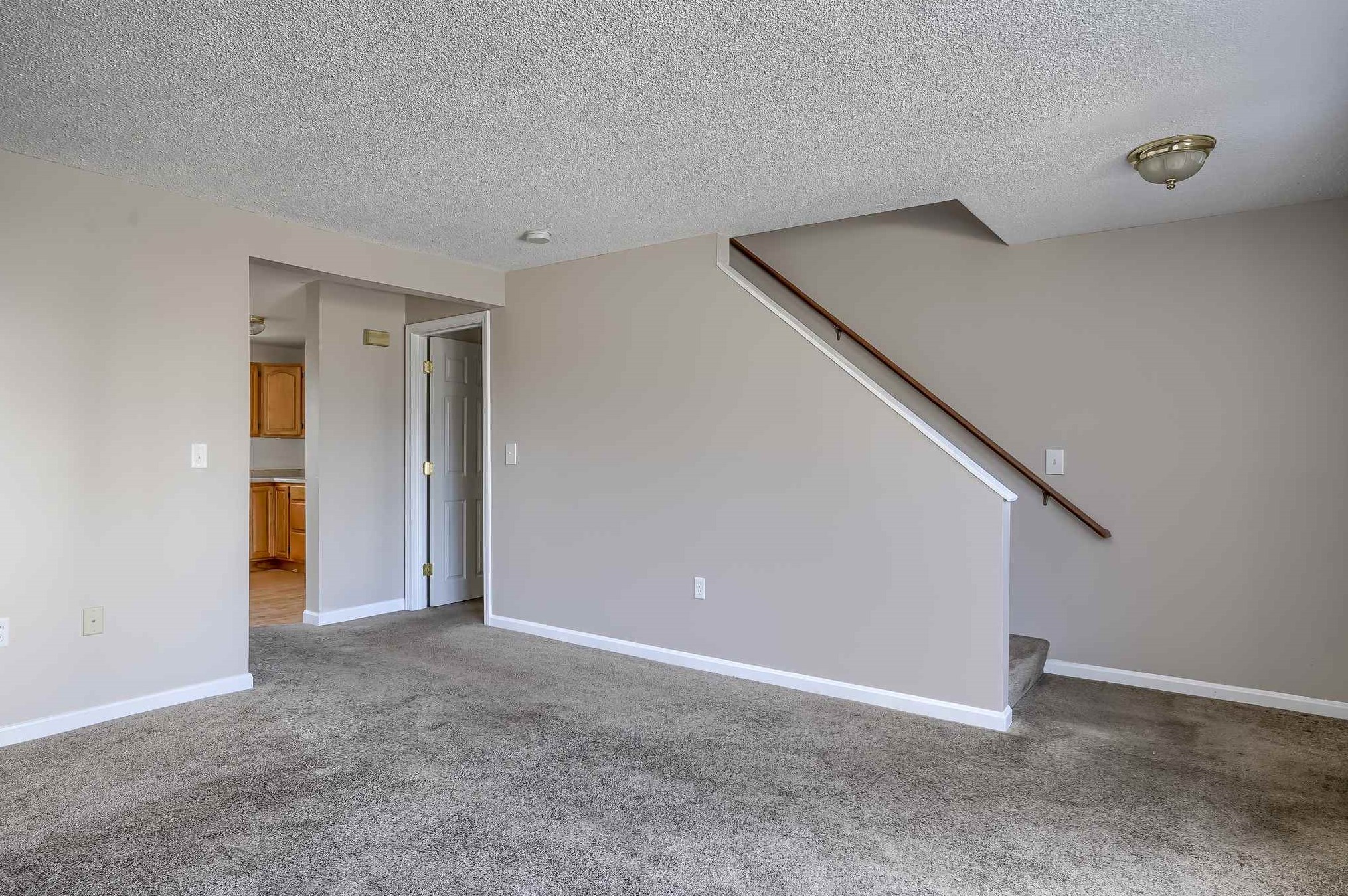 14 Auclair Ave, Manchester, NH 03102-3703