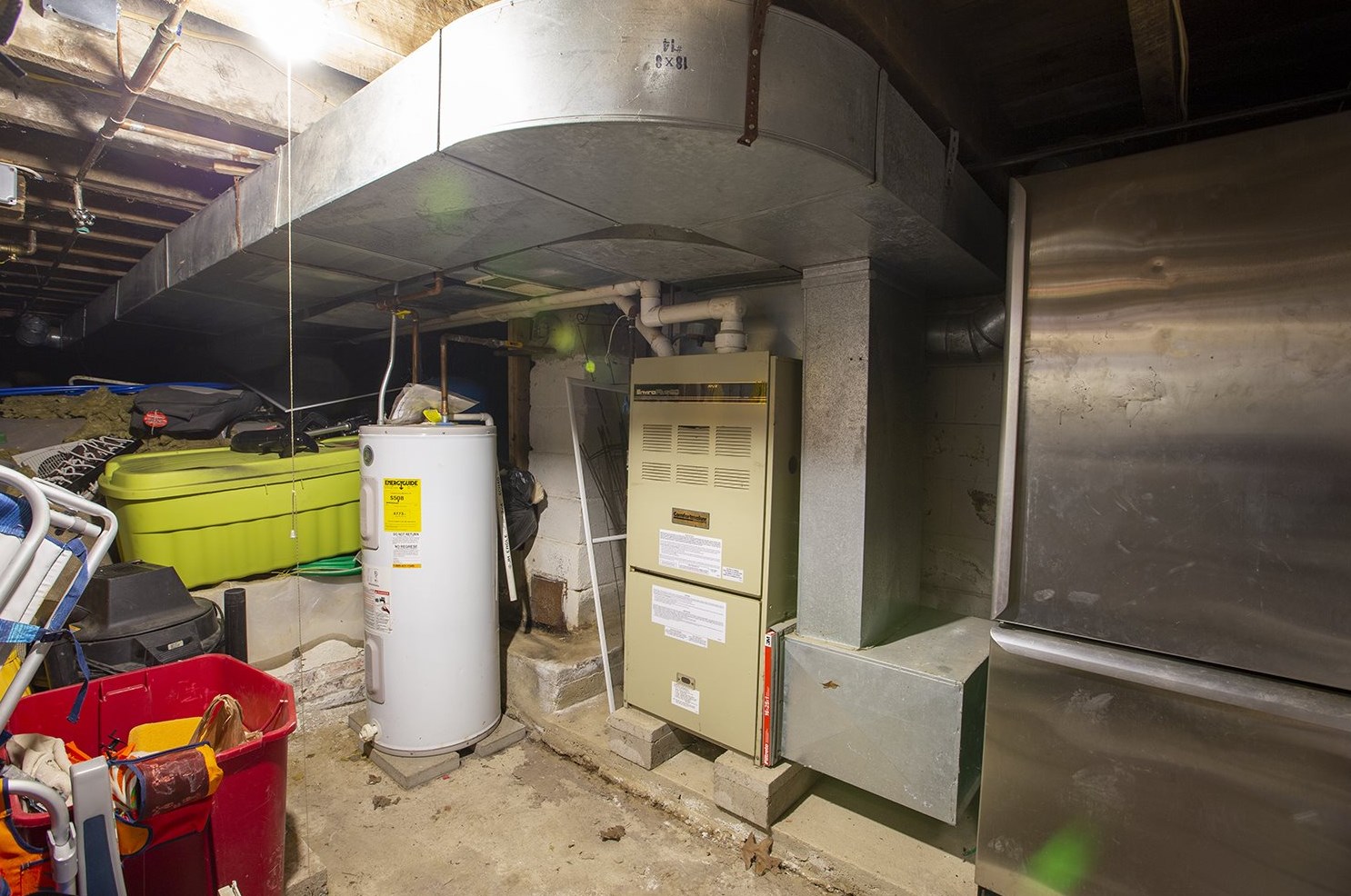 239 Ash Swamp Rd, Newmarket NH 03857-2070 exterior