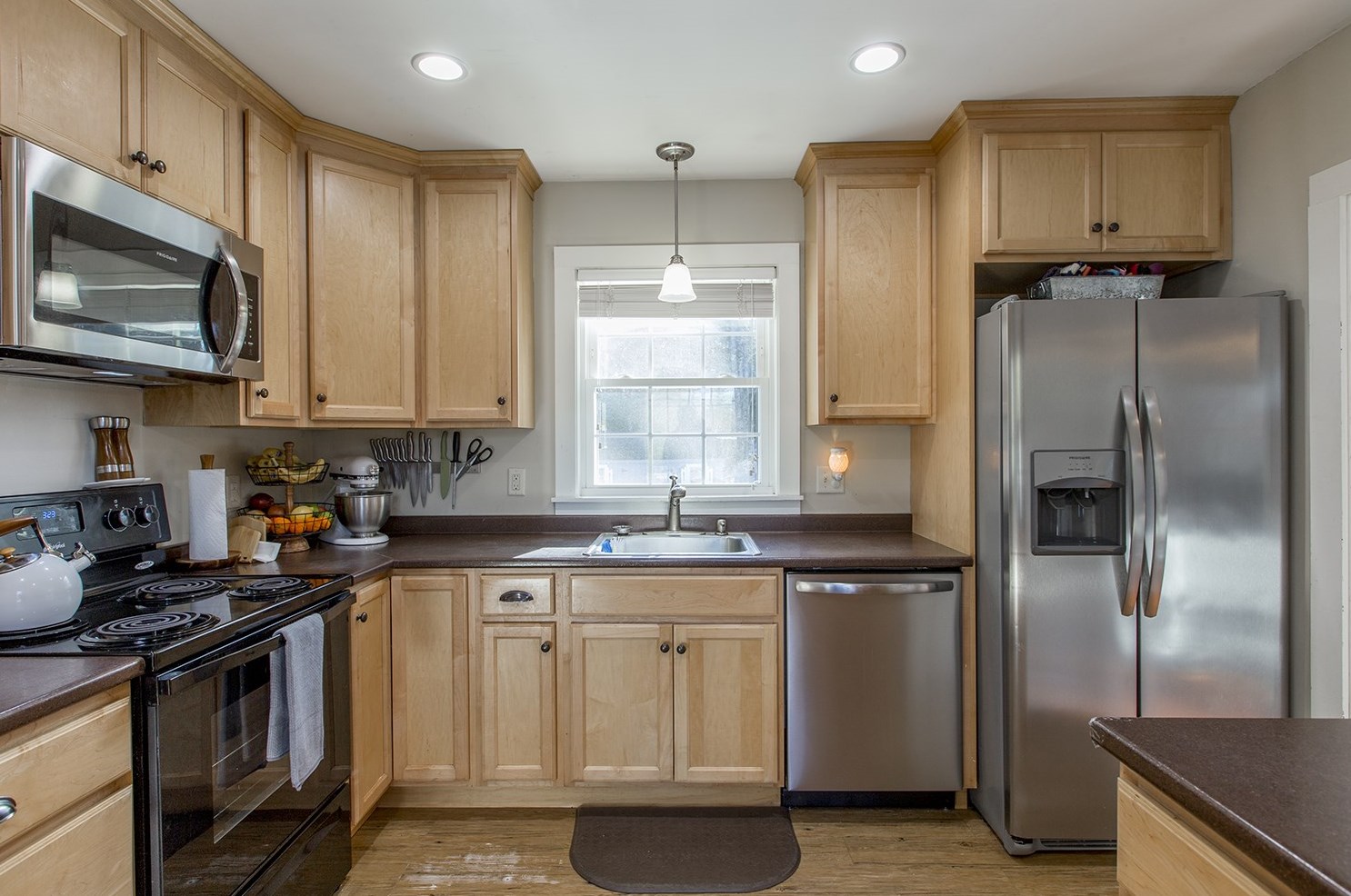 239 Ash Swamp Rd, Newmarket NH 03857-2070 exterior