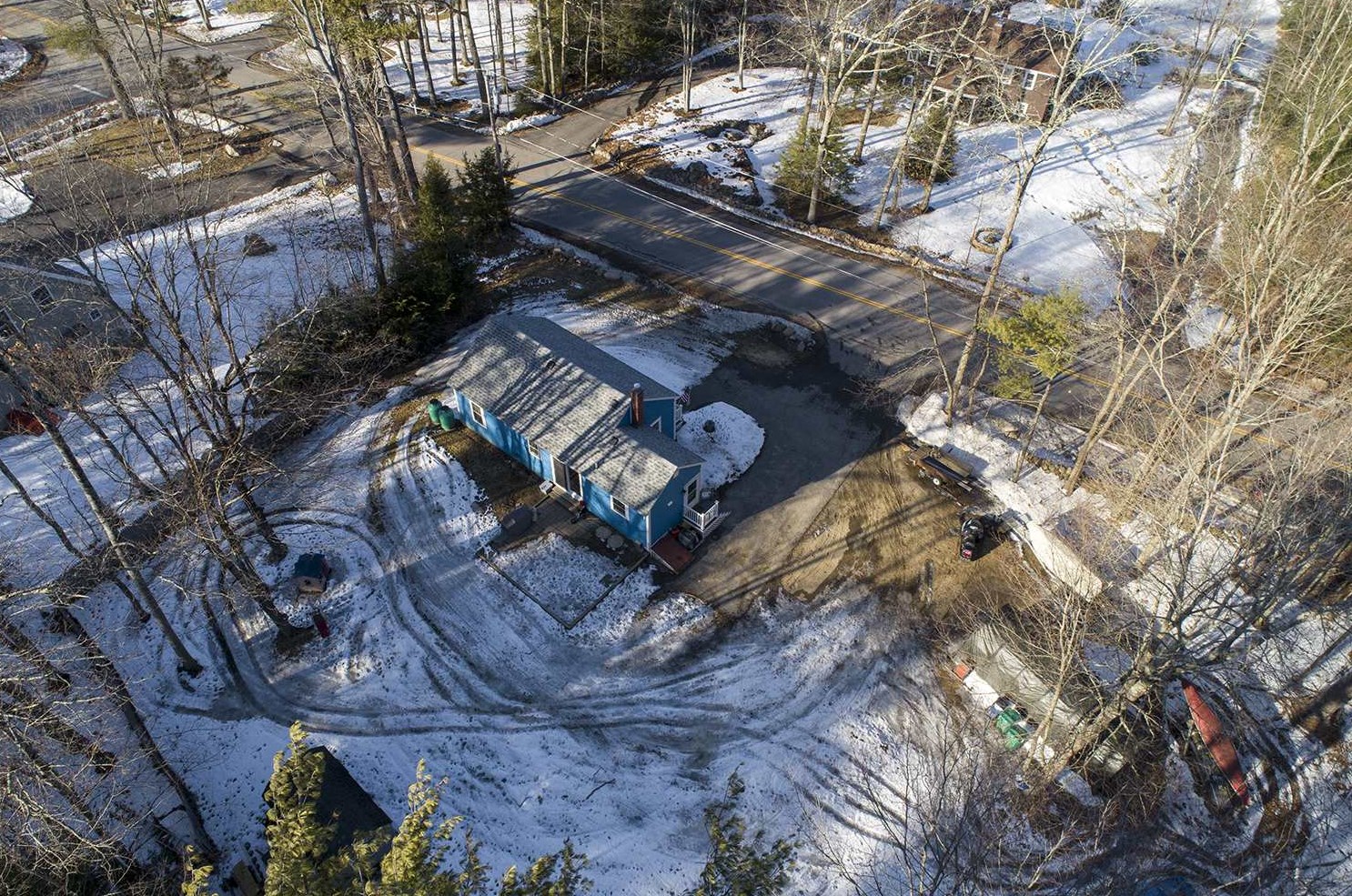 239 Ash Swamp Rd, Newmarket NH 03857-2070 exterior