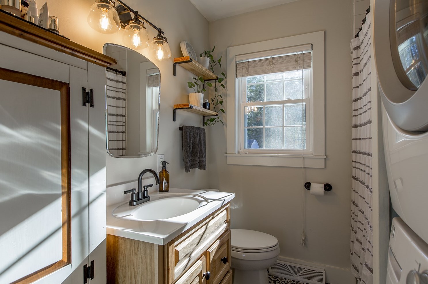 239 Ash Swamp Rd, Newmarket NH 03857-2070 exterior