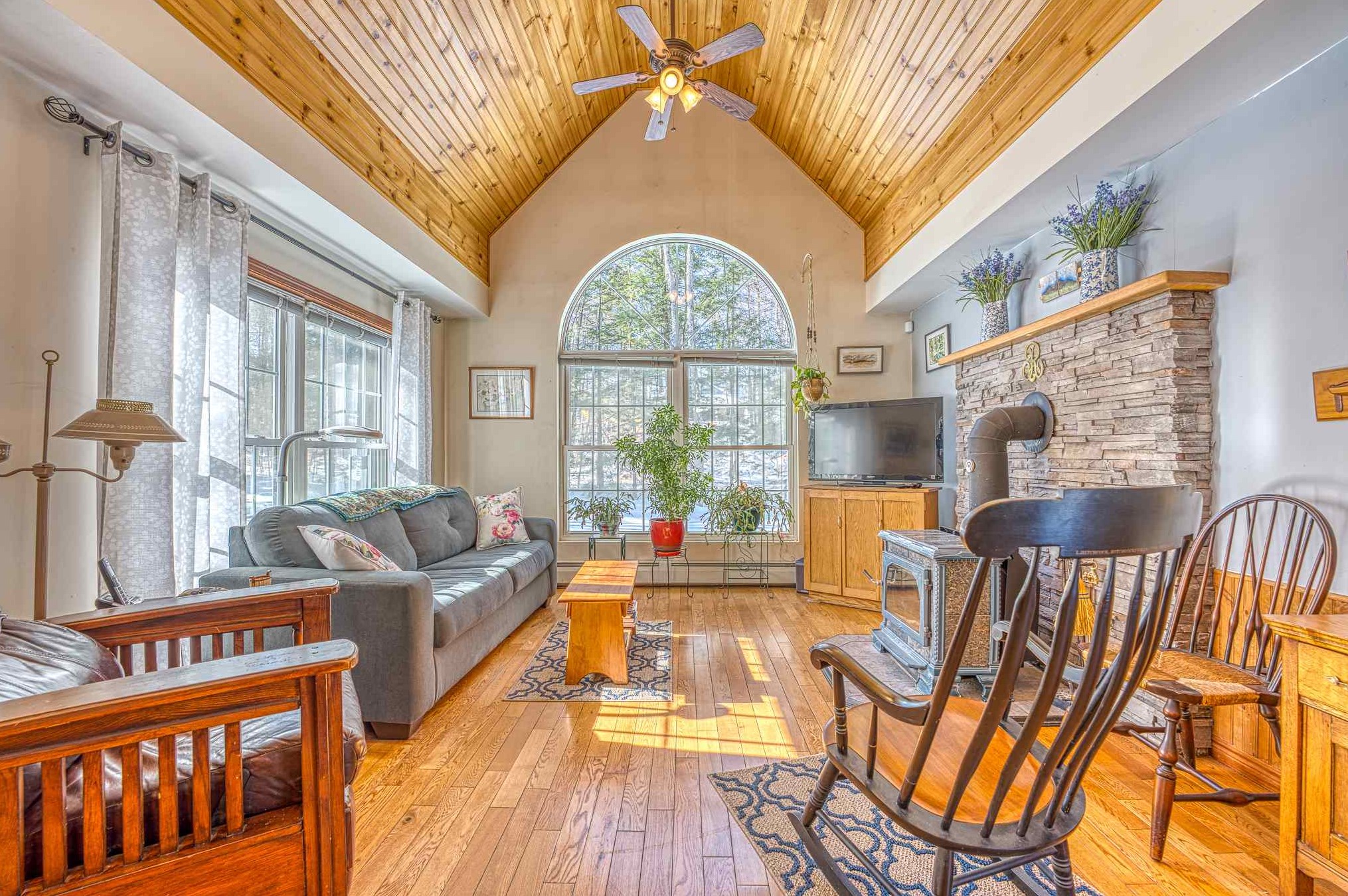 167 Waukewan St, Meredith, NH 03253-6021