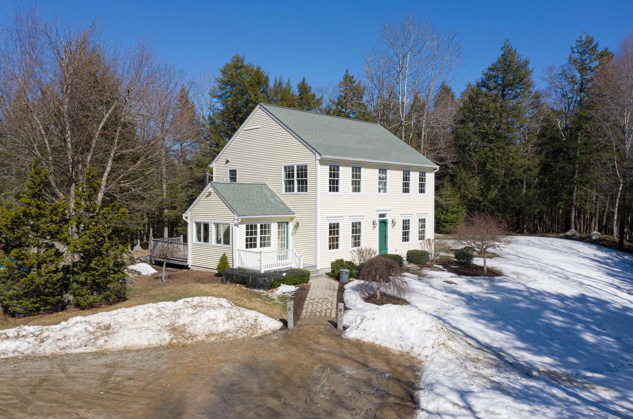 251 Cooper Hill Rd, Nottingham, NH 03290 exterior