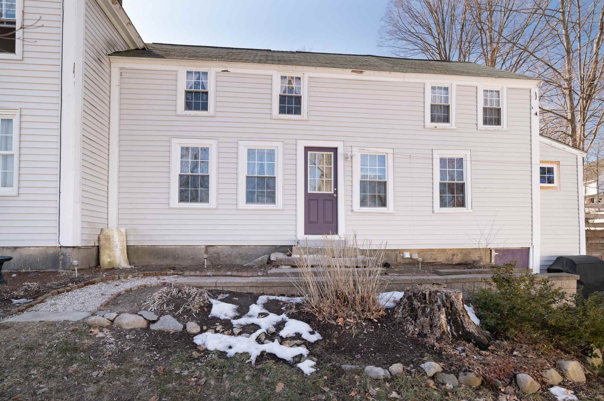 37 High St, Milford, NH 03055-6732