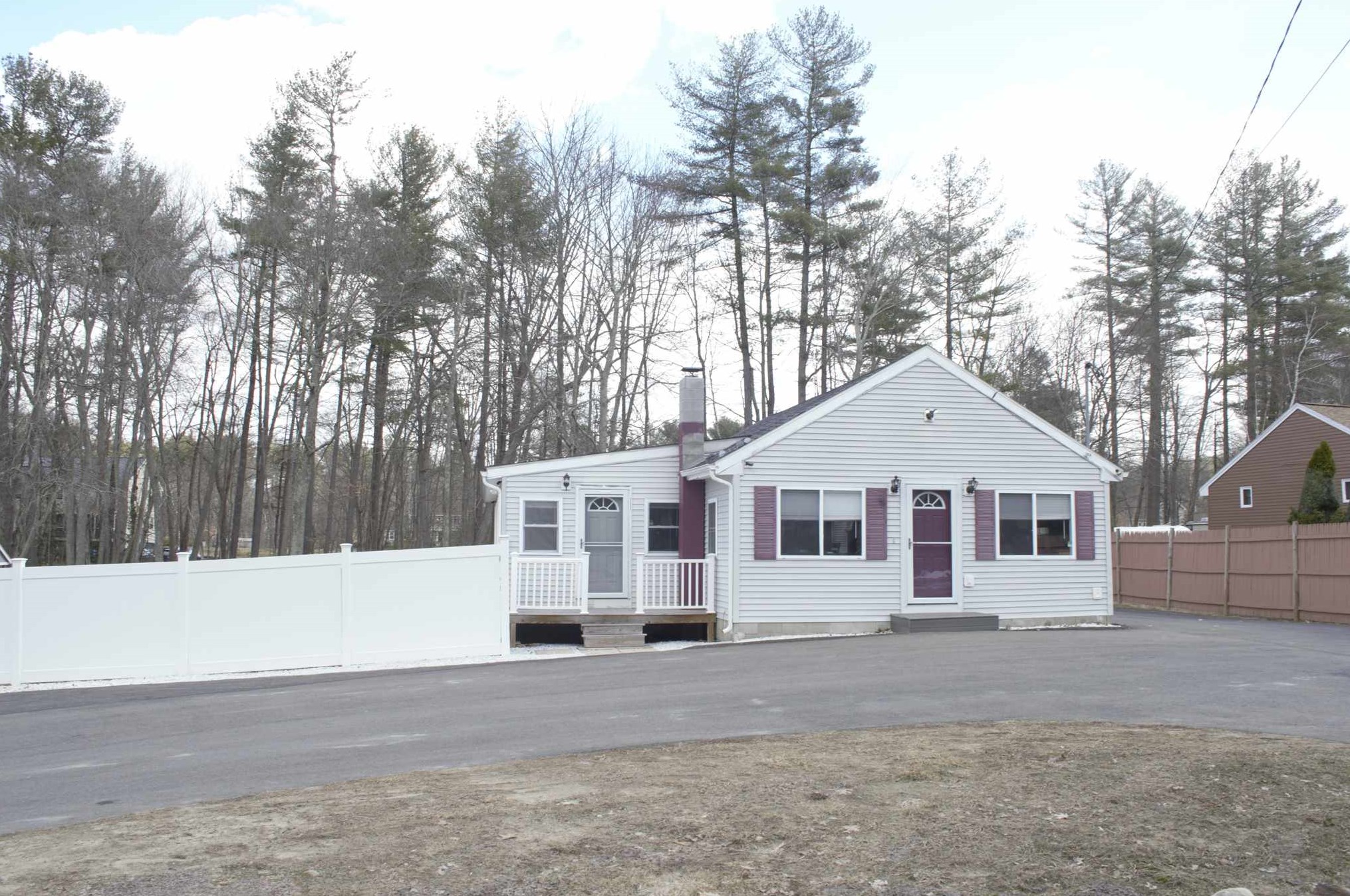 312 Mammoth Rd, Londonderry, NH 03053