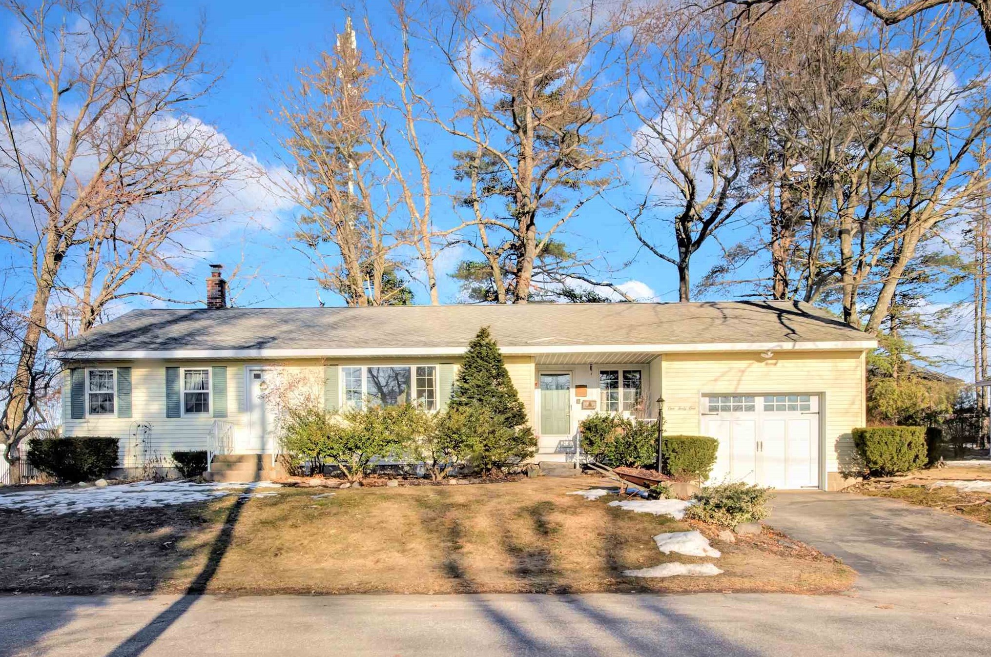 141 Hillhaven Rd, Manchester, NH 03104-2812
