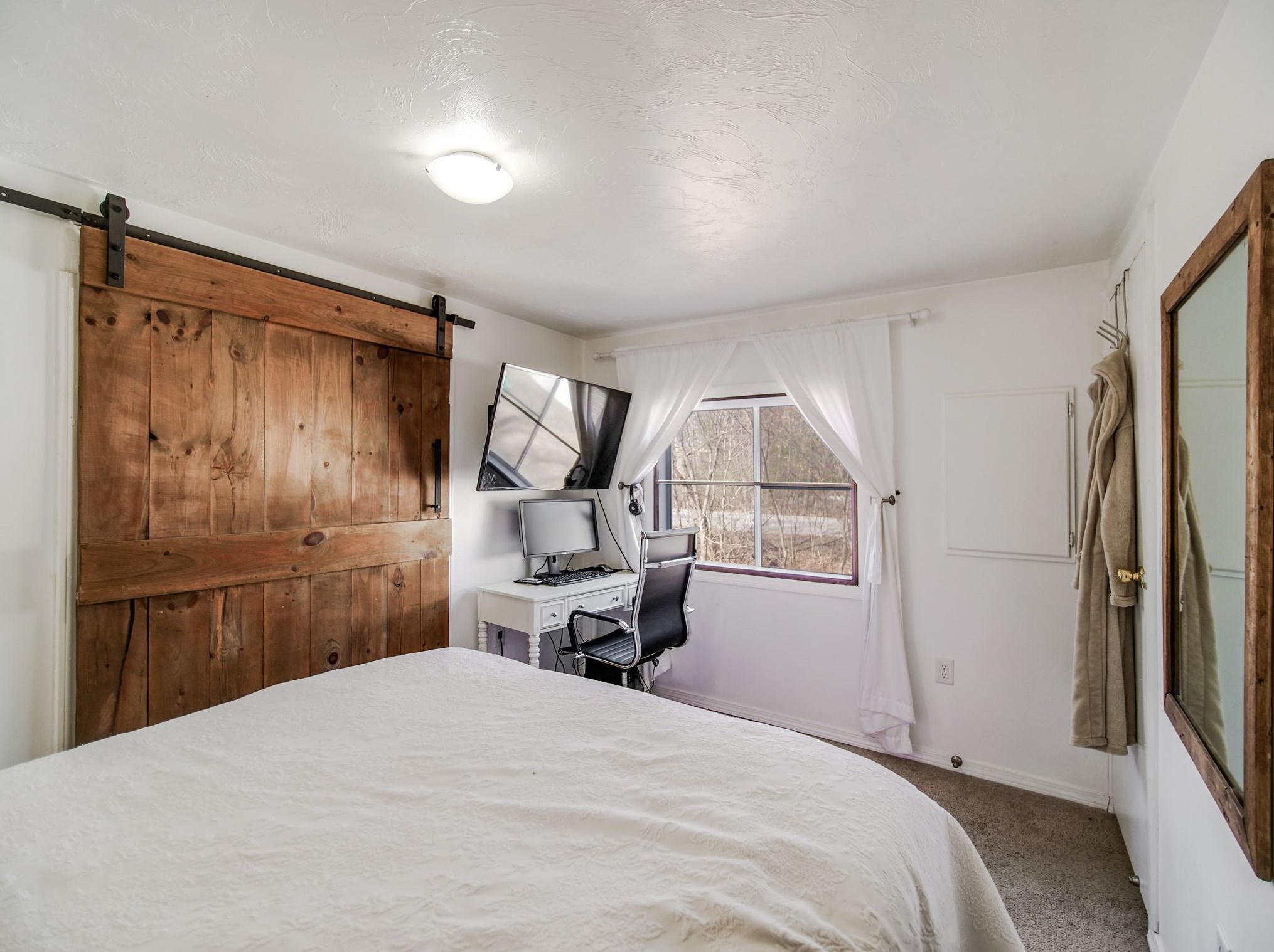 2 Horseshoe Dr, Hudson NH 03052-2609 exterior