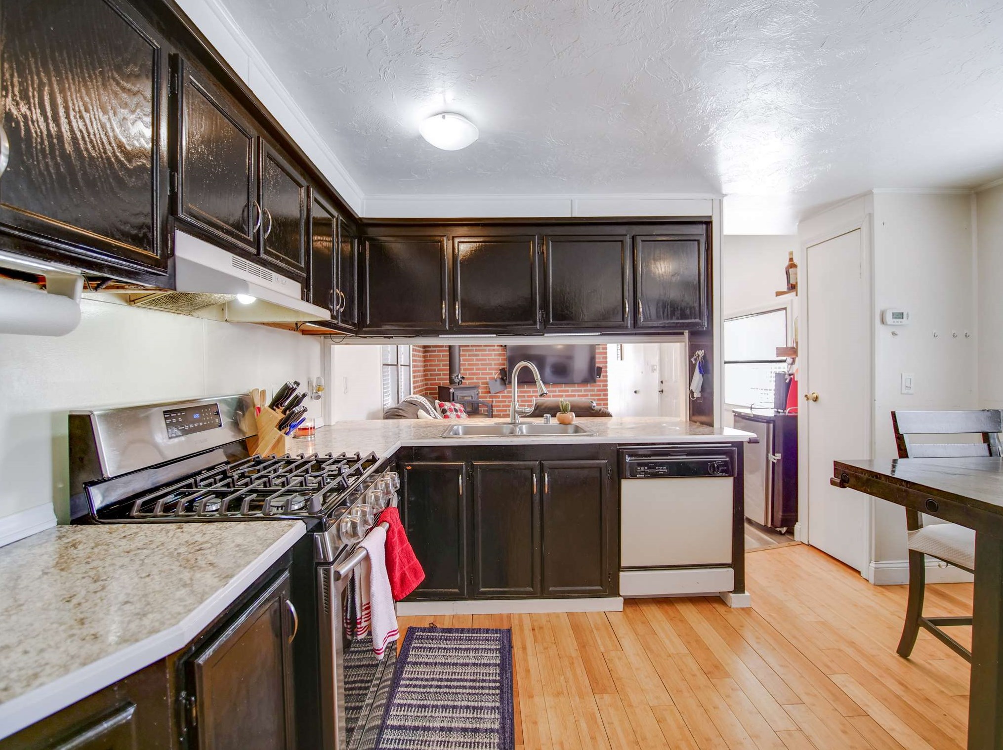 2 Horseshoe Dr, Hudson NH 03052-2609 exterior