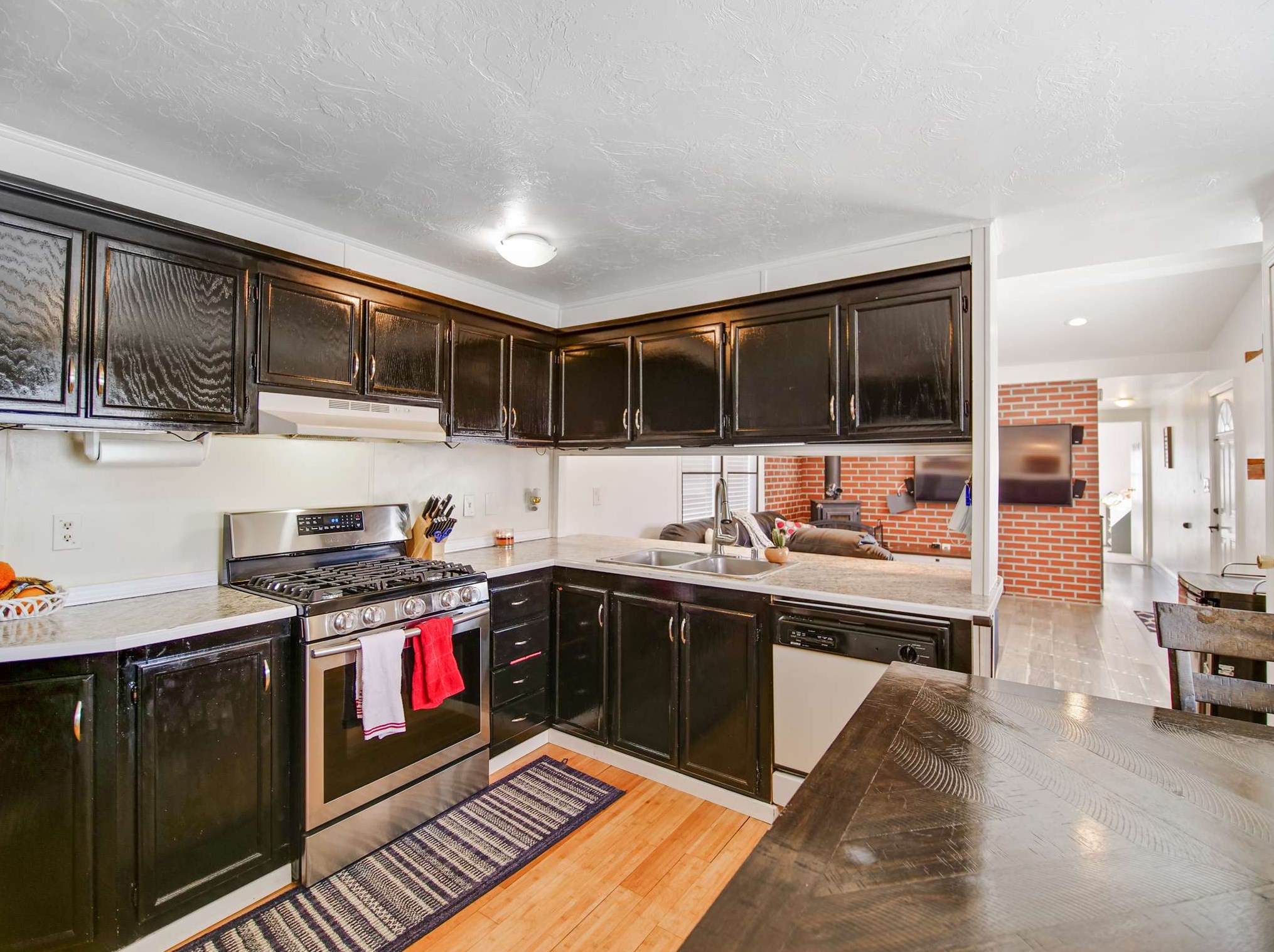 2 Horseshoe Dr, Hudson NH 03052-2609 exterior