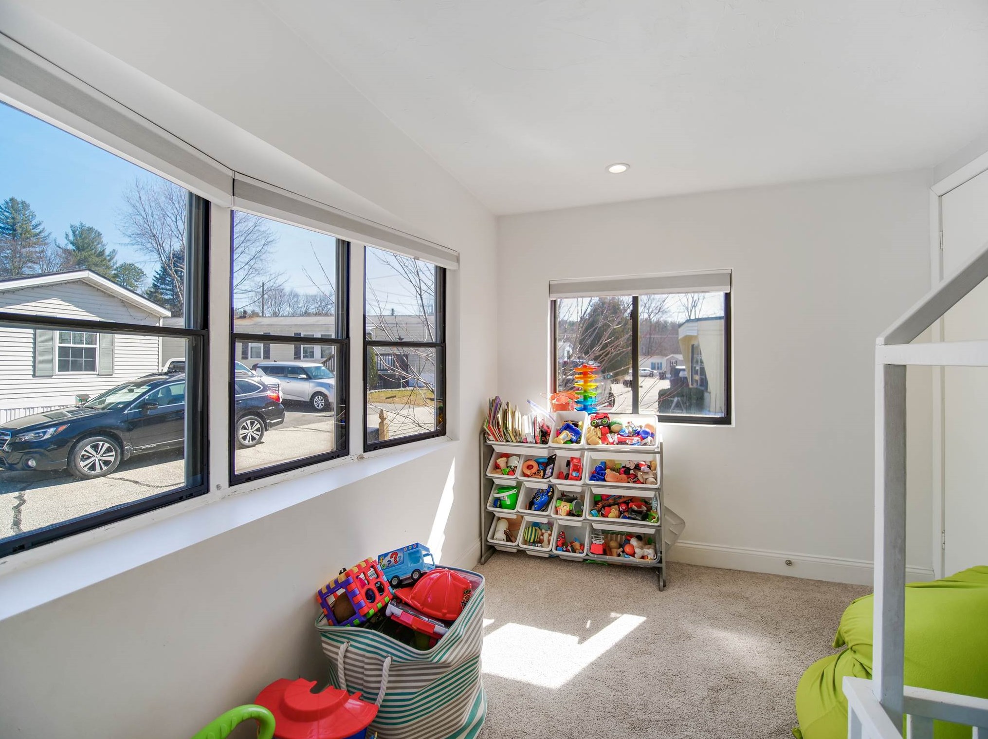 2 Horseshoe Dr, Hudson NH 03052-2609 exterior