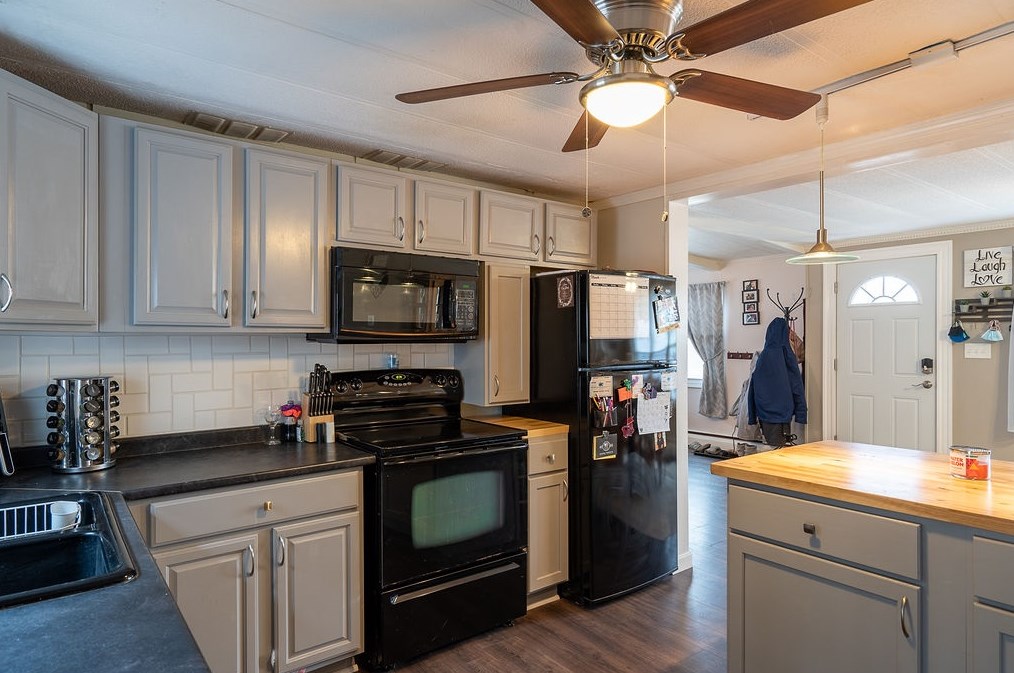 13 Briarwood Dr, Merrimack NH 03054-4746 exterior