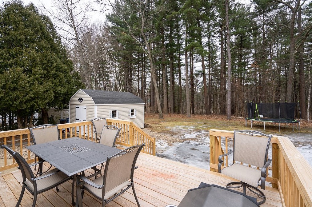 13 Briarwood Dr, Merrimack NH 03054-4746 exterior