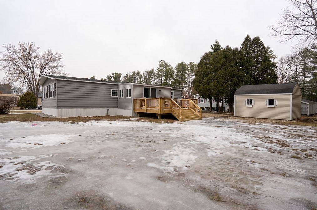 13 Briarwood Dr, Merrimack NH 03054-4746 exterior