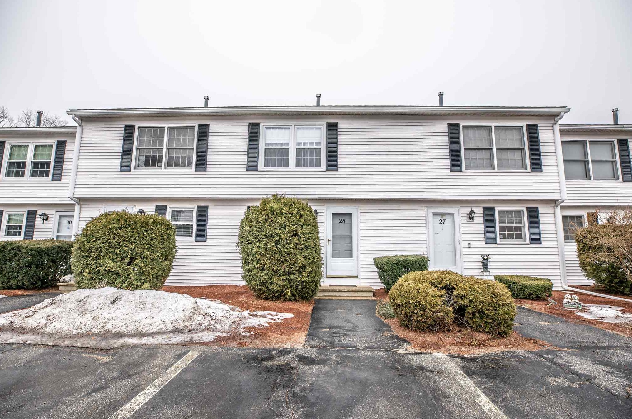 50 Edward J Roy Dr, Manchester NH  03104-4143 exterior