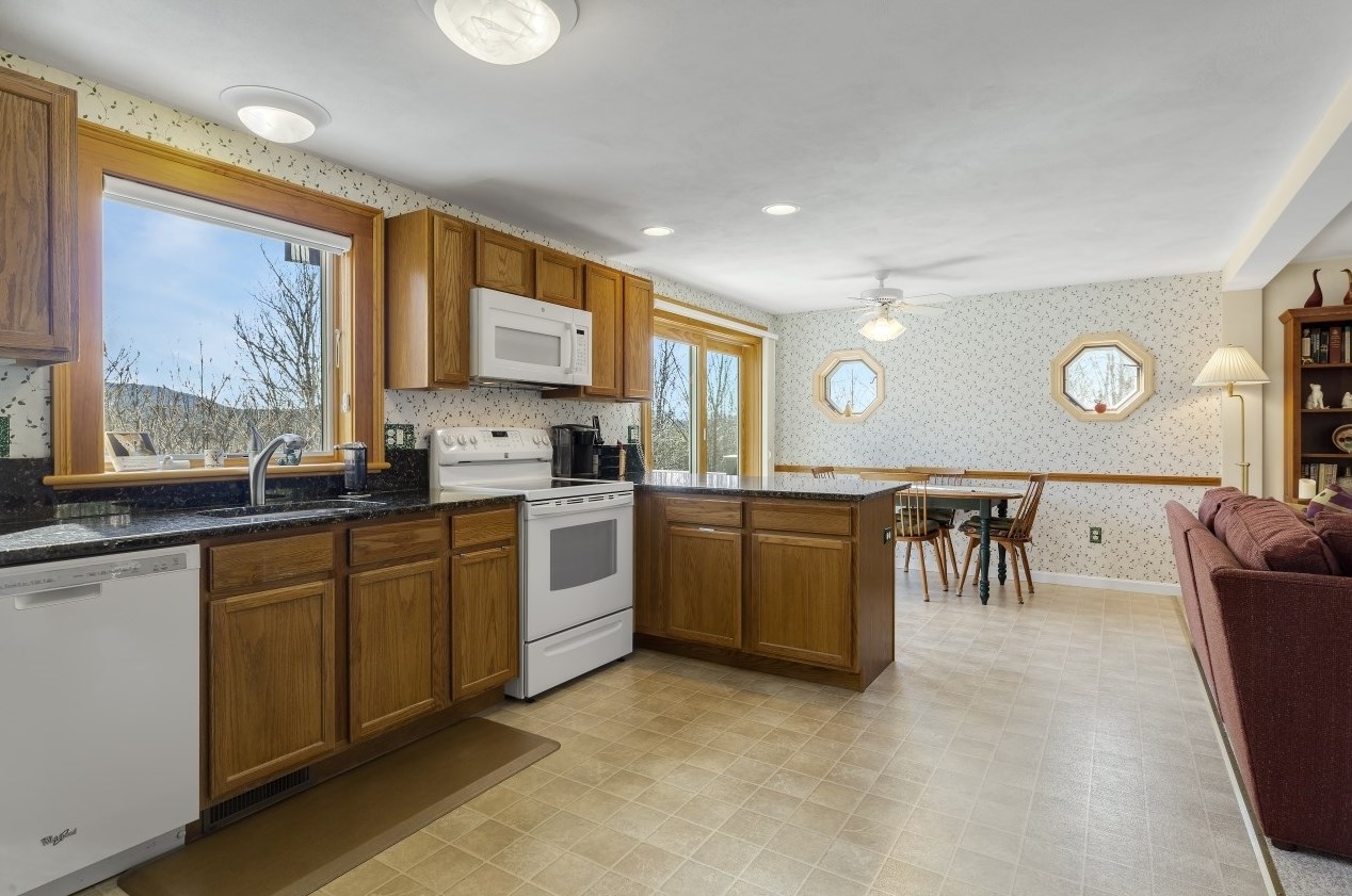 31 Kaufmann Dr, Peterborough, NH 03458-1512