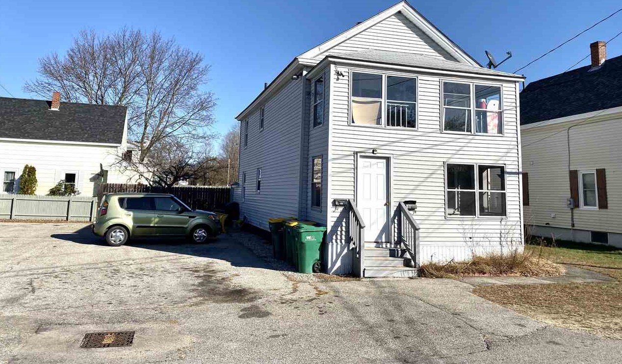 4 Harvard St, Rochester, NH 03867-2505