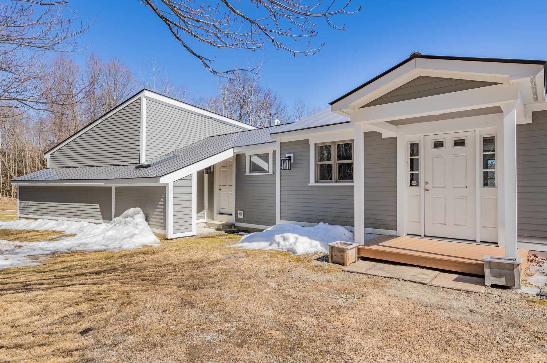 1041 Court St, Haverhill, NH 03765