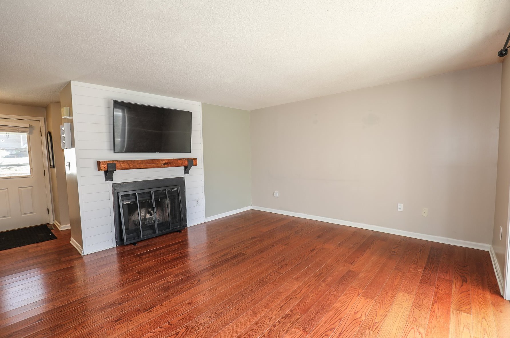 86 Winterwood Dr, Londonderry, NH 03053