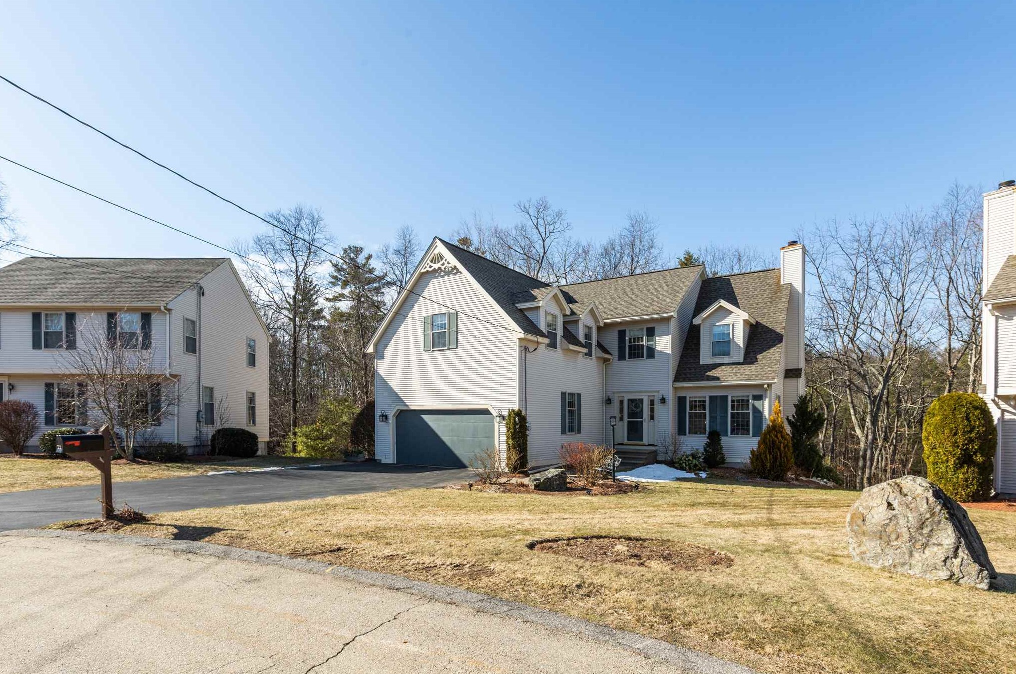 12 Pickering Way, Nashua, NH 03063