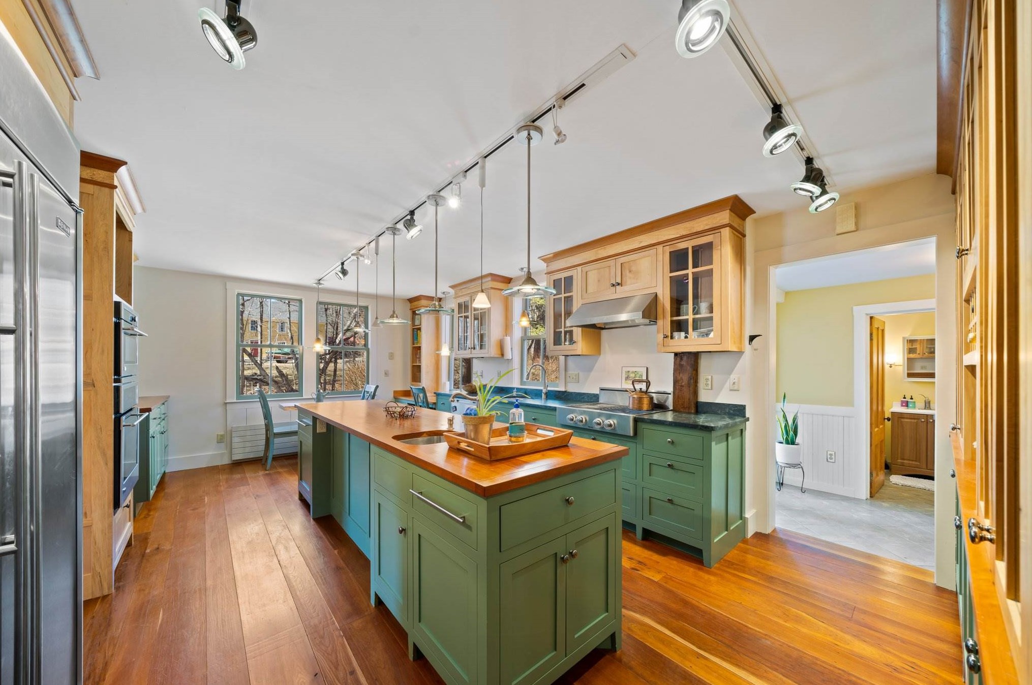 1 Sandown Rd, Chester, NH 03036