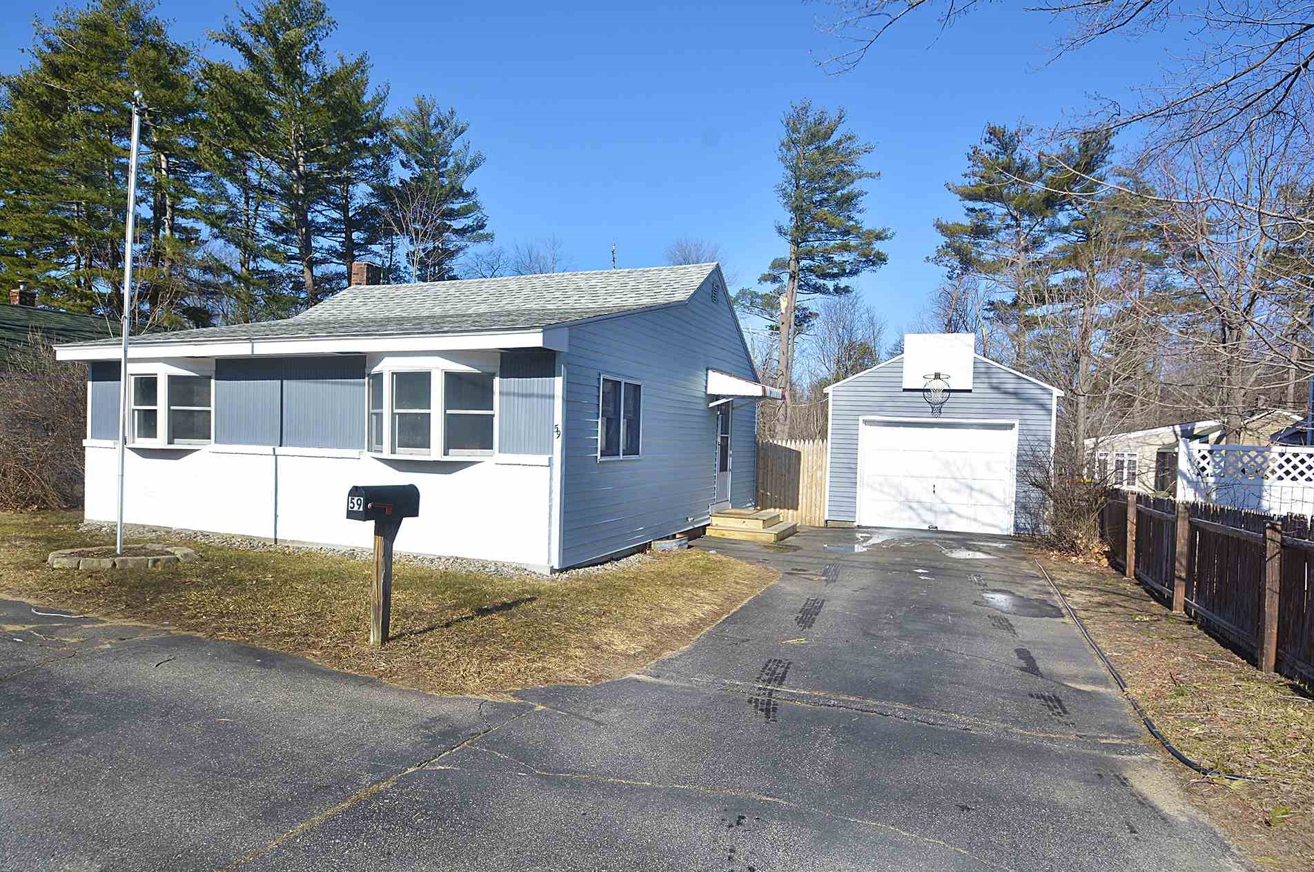 59 Richardson St, Rochester, NH 03867-3519