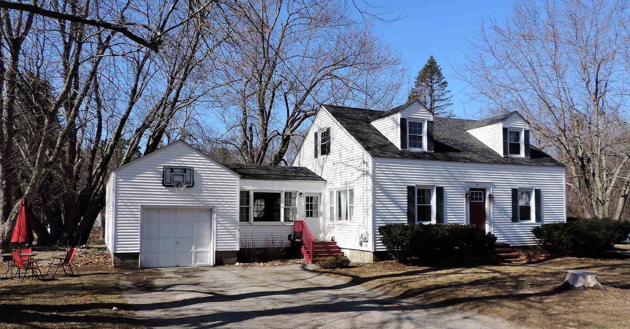 92 Franklin St, Derry, NH 03038