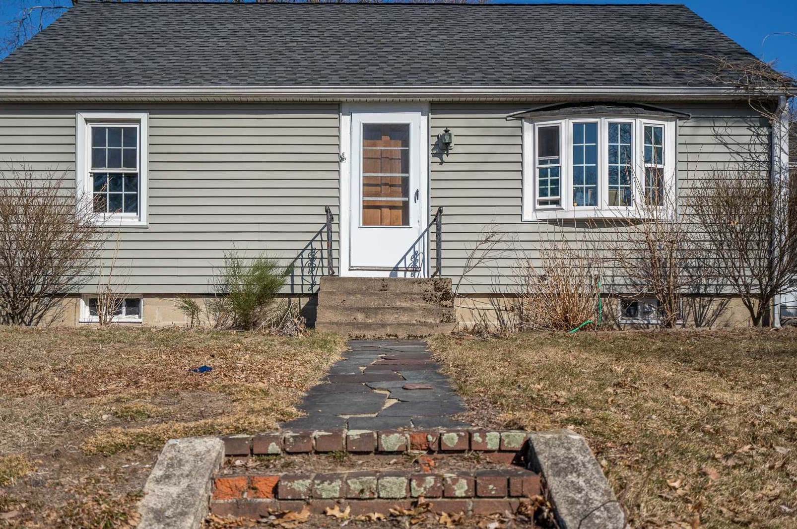 5 Meade St, Nashua, NH 03064