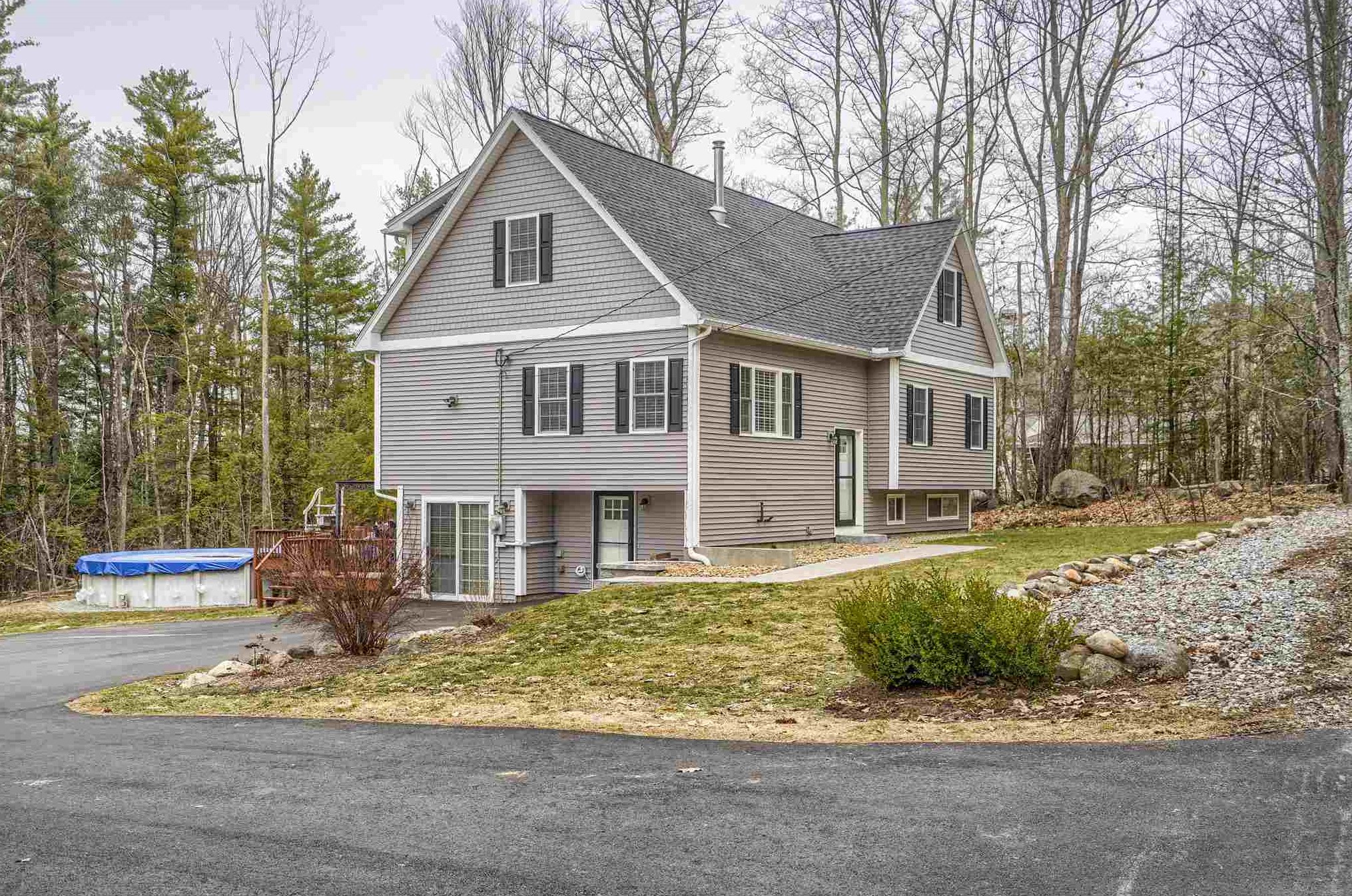 82 Lesnyk Rd, Goffstown, NH 03045