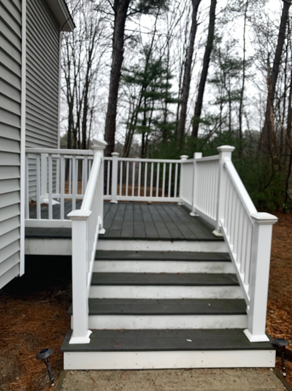 28 Pleasant St, Derry, NH 03038