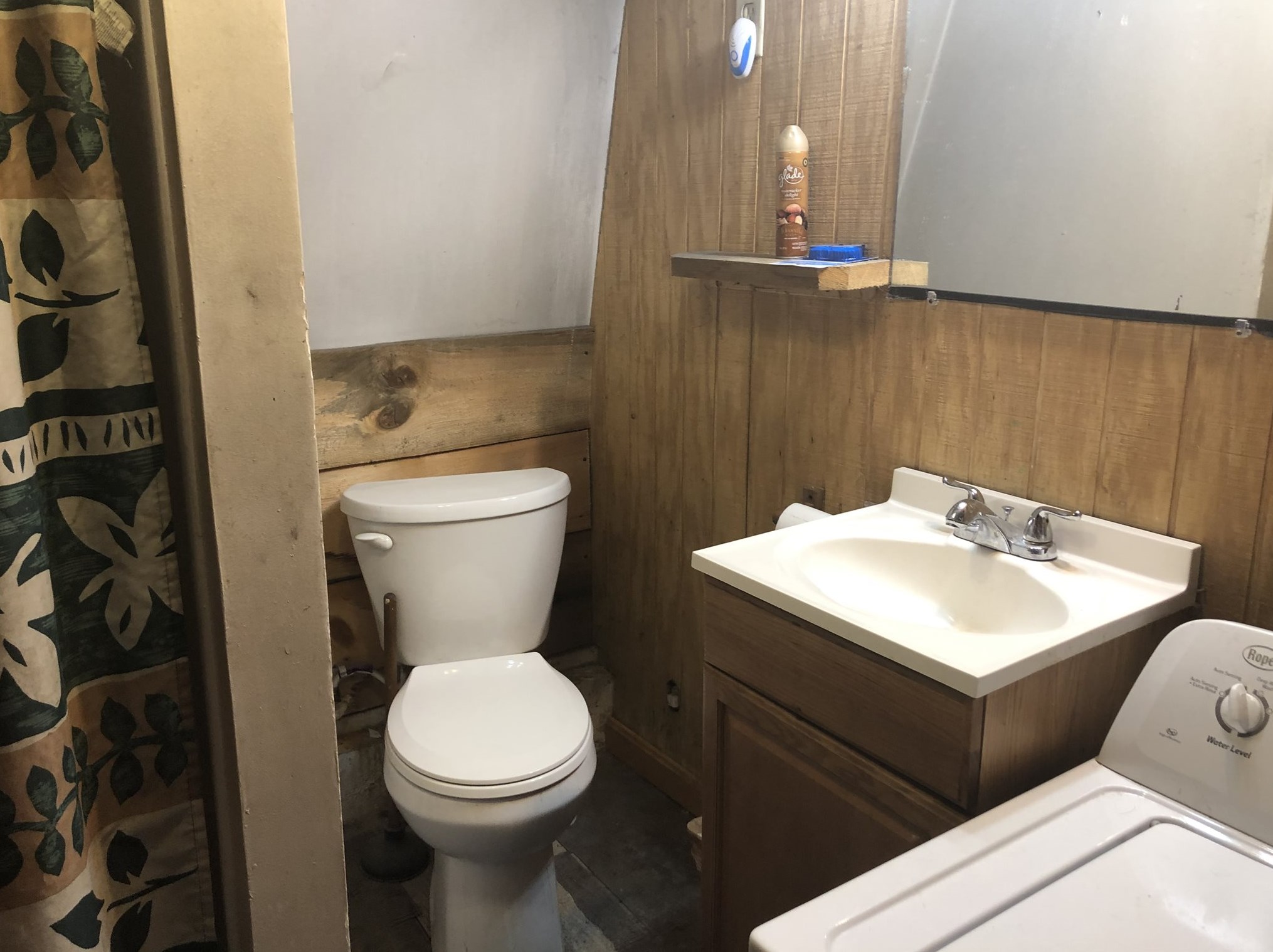 80 Forest Dr, Manchester NH  03110-6216 exterior