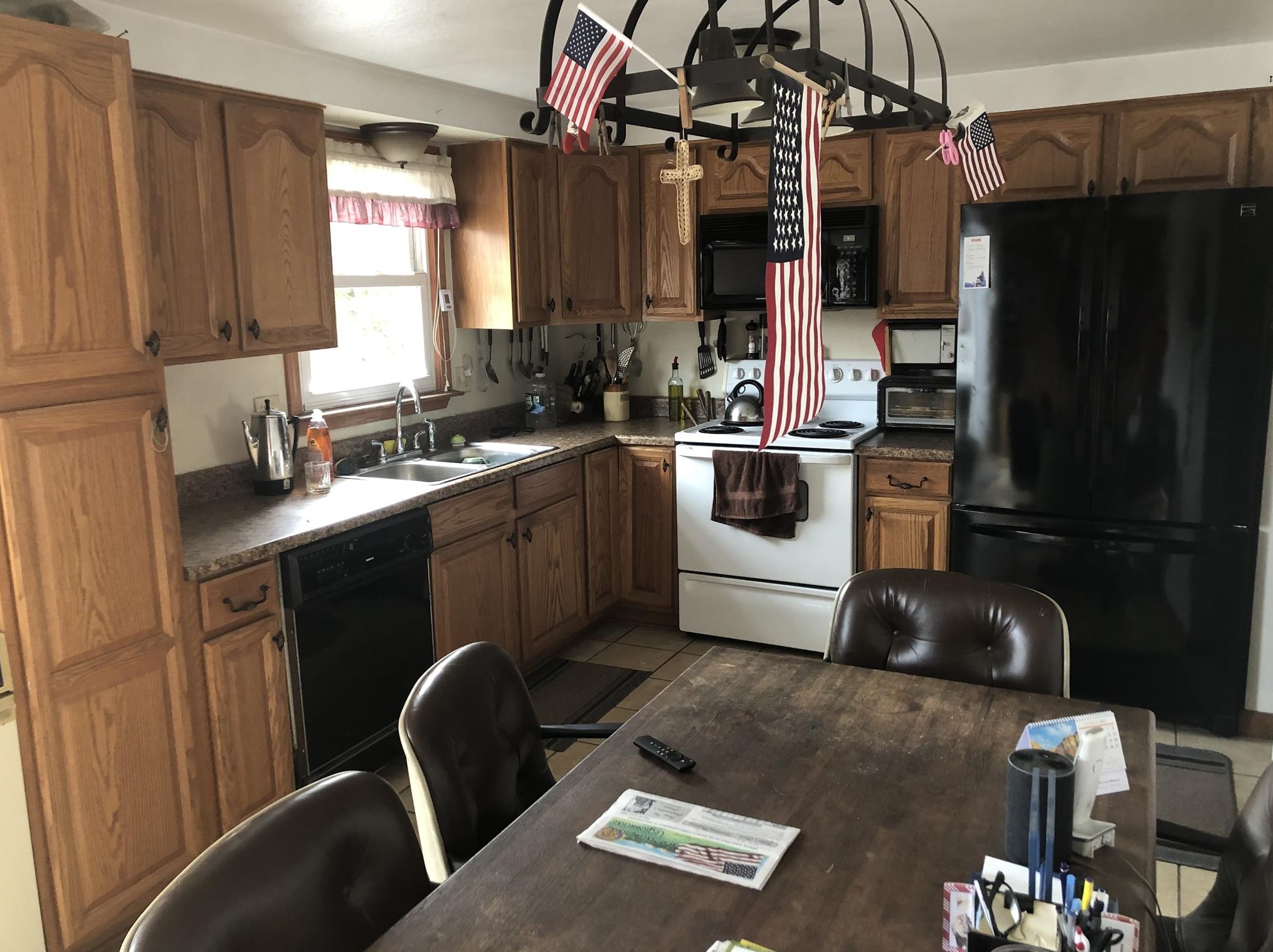 80 Forest Dr, Manchester NH  03110-6216 exterior