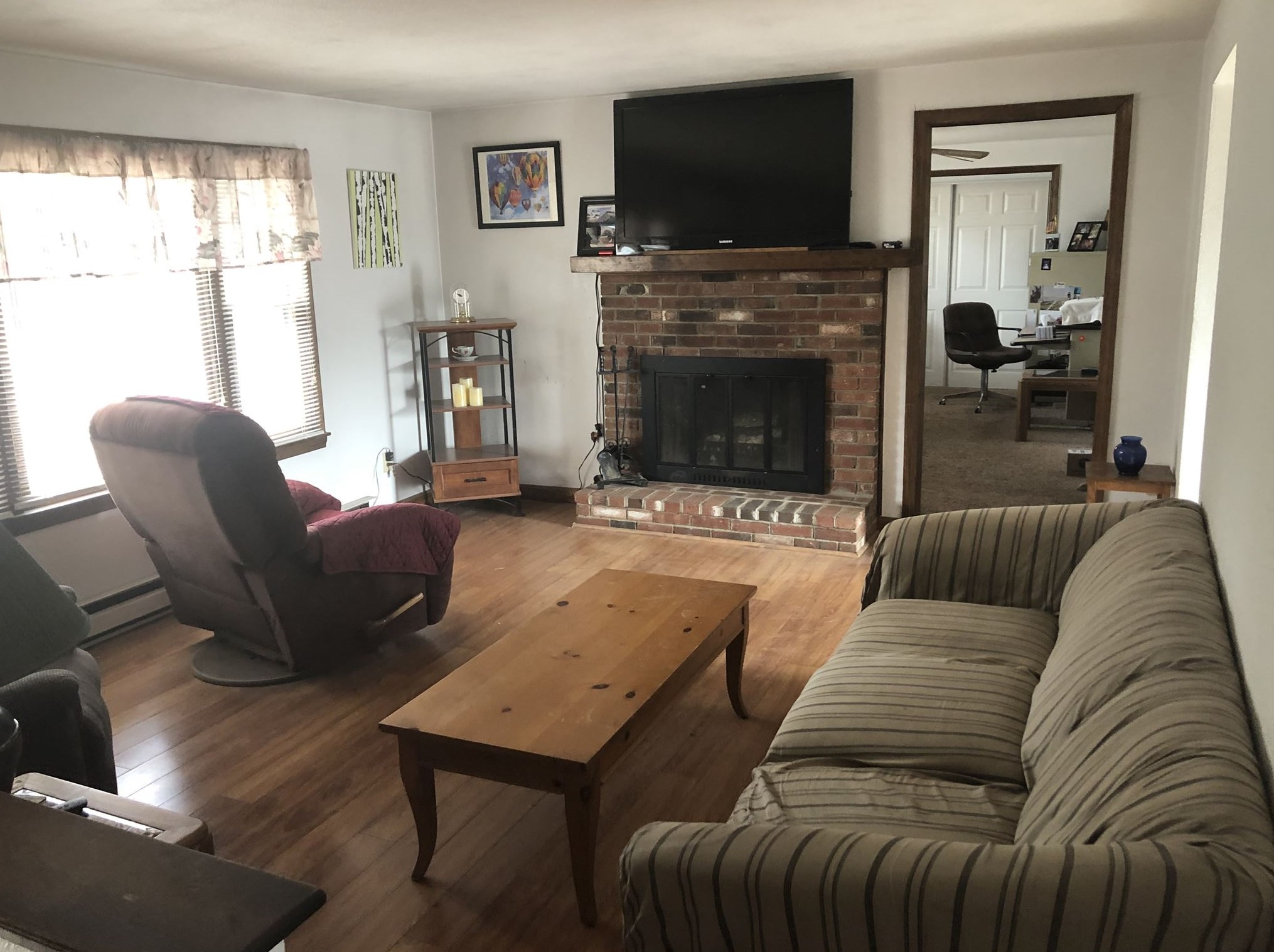 80 Forest Dr, Manchester NH  03110-6216 exterior