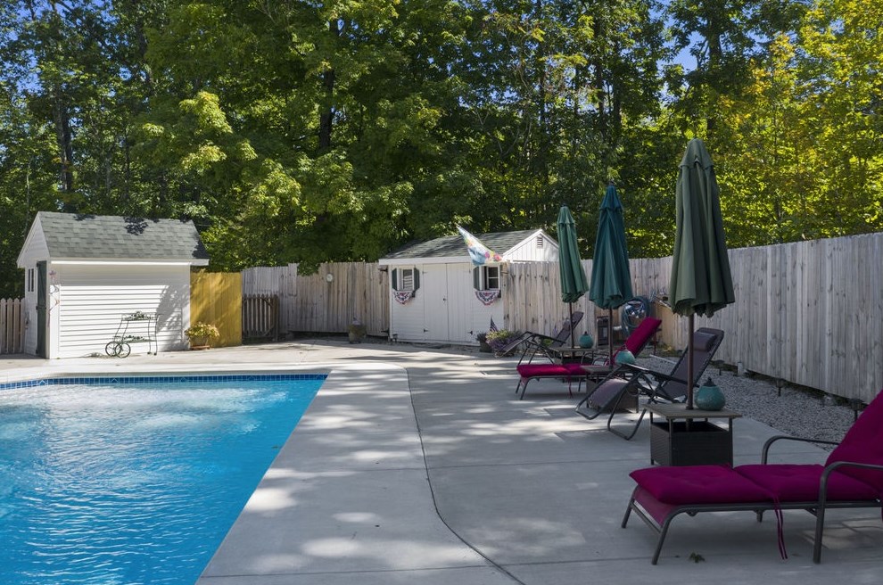 2 Gonet Dr, Newmarket NH  03857-1746 exterior