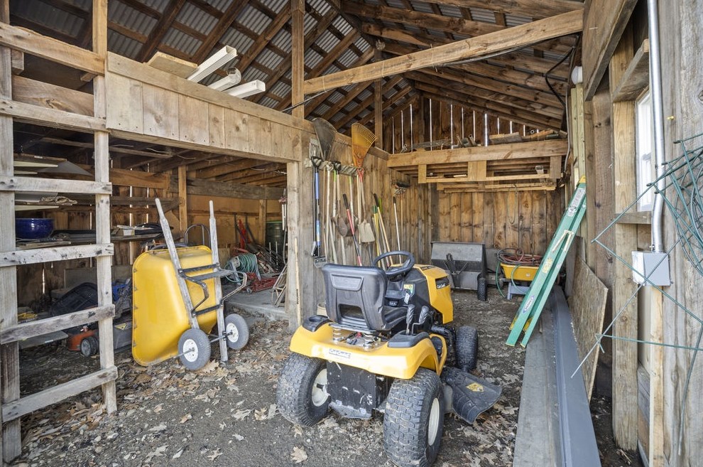 2 Gonet Dr, Newmarket NH  03857-1746 exterior