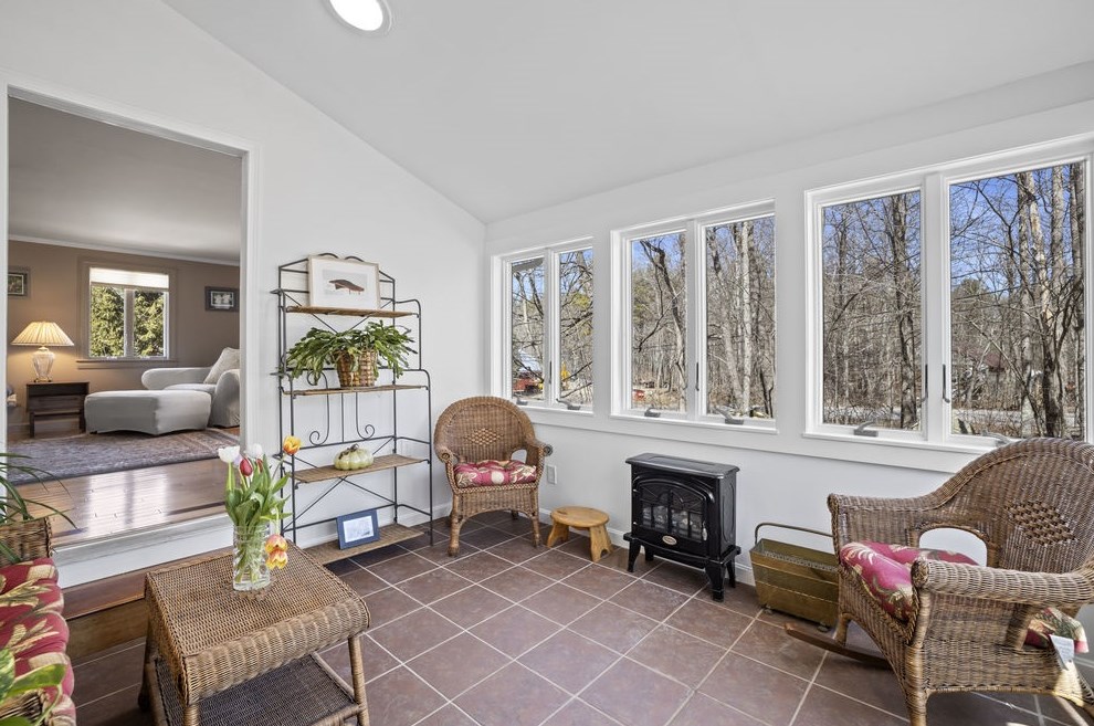 2 Gonet Dr, Newmarket NH  03857-1746 exterior