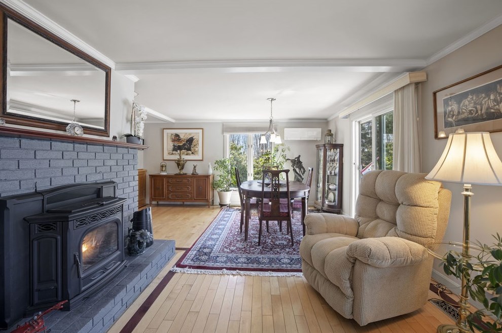 2 Gonet Dr, Newmarket NH  03857-1746 exterior