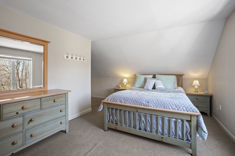 2 Gonet Dr, Newmarket NH  03857-1746 exterior