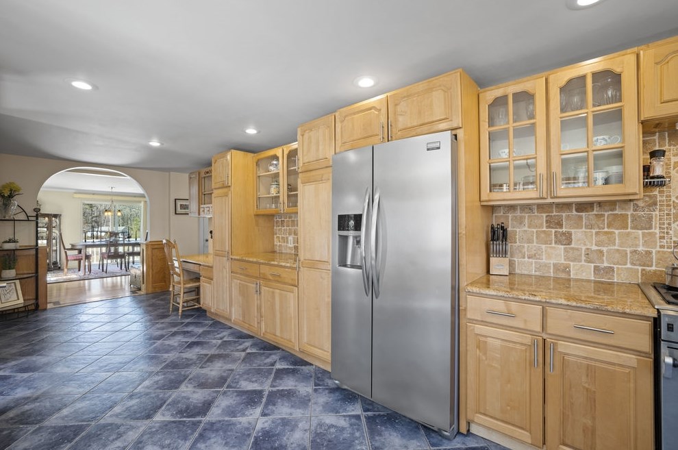 2 Gonet Dr, Newmarket NH  03857-1746 exterior