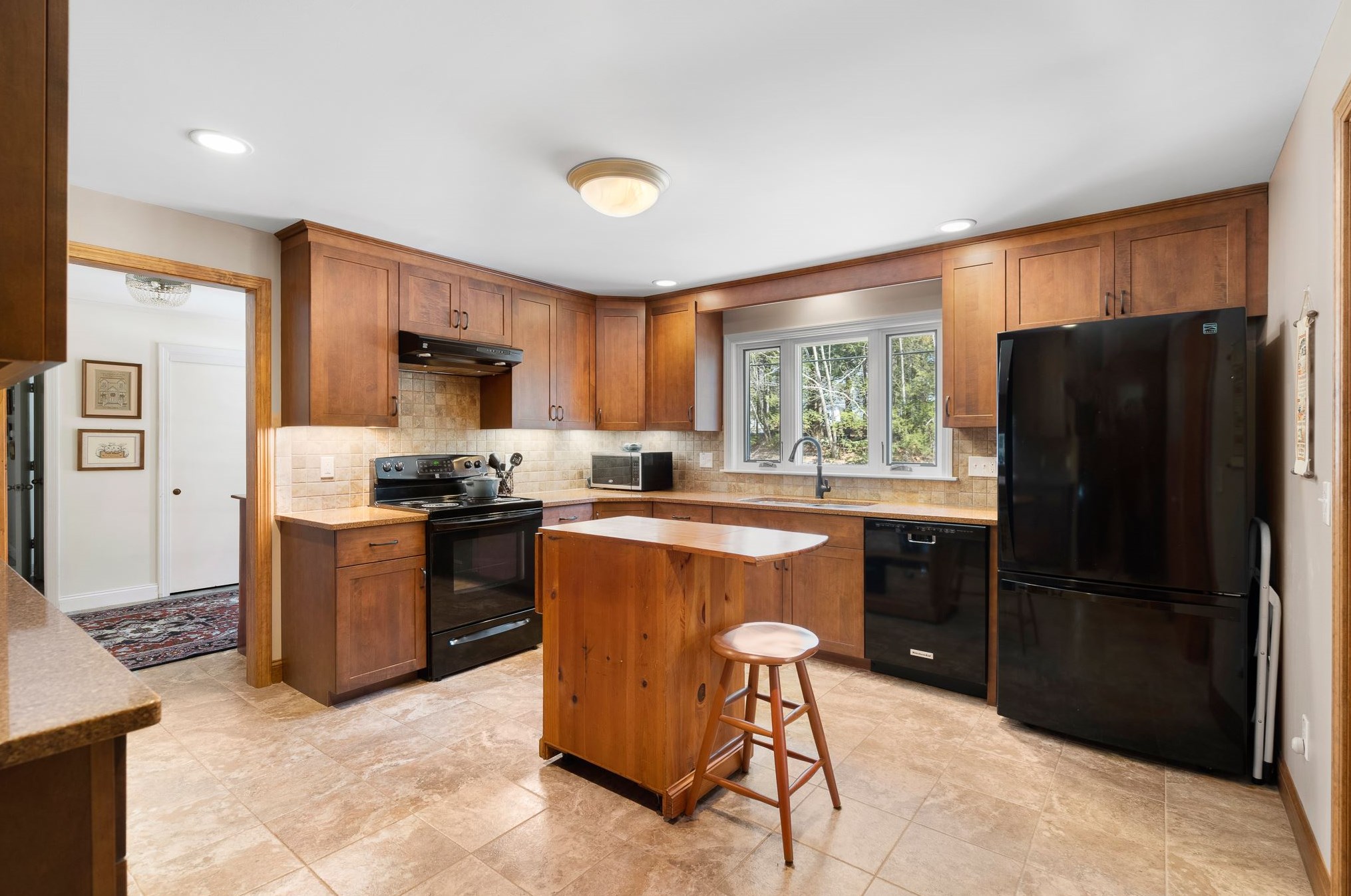 105 Madbury Rd, Lee, NH 03824