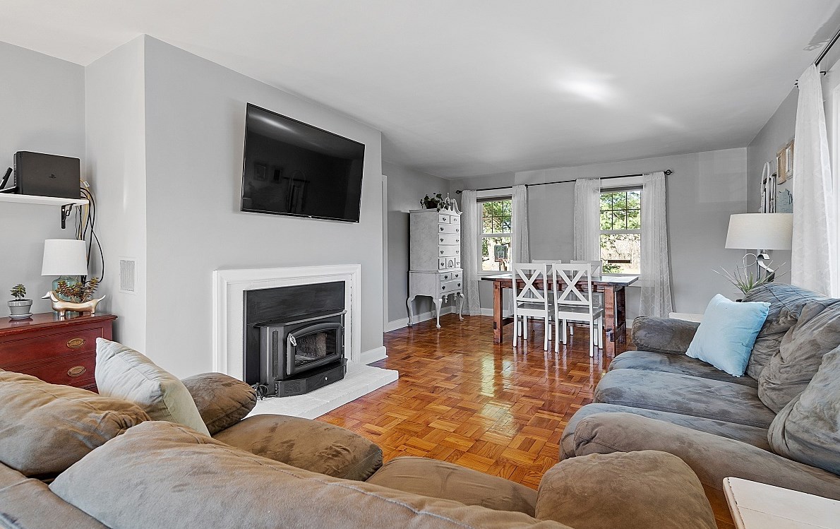 176 Lawrence Rd, Salem, NH 03079