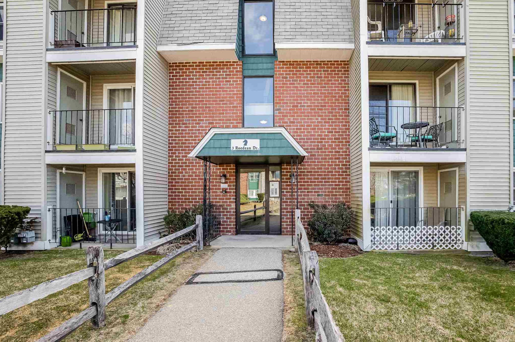 3 Roedean Dr #204, Nashua, NH 03063