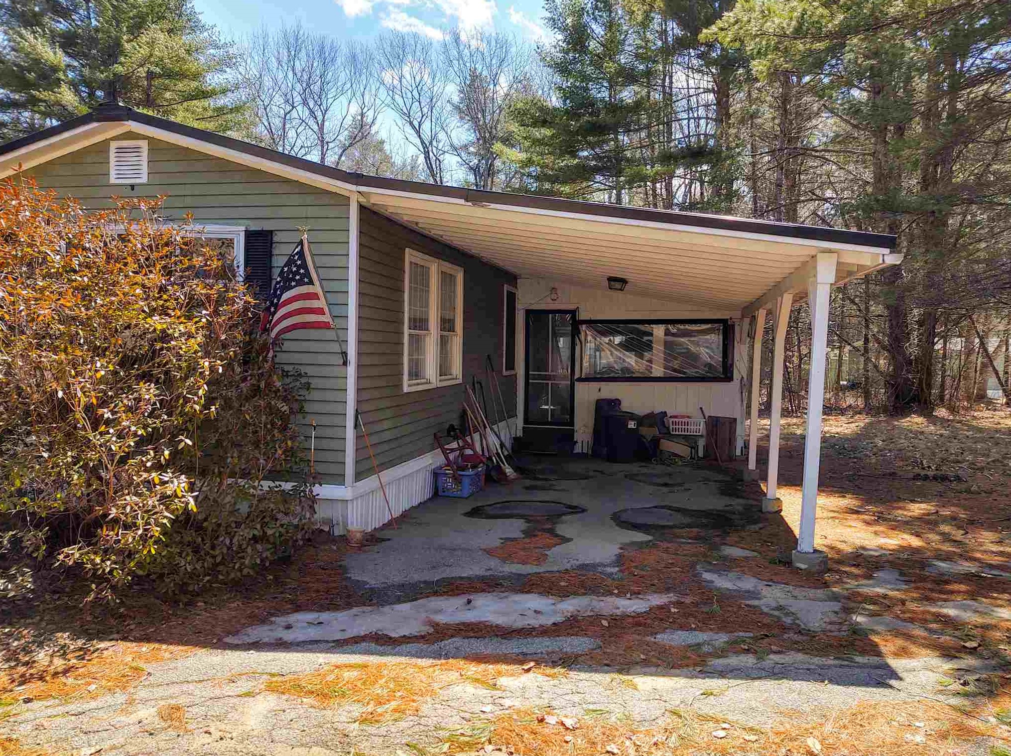34 Juniper Dr, Tuftonboro NH  03816-5911 exterior