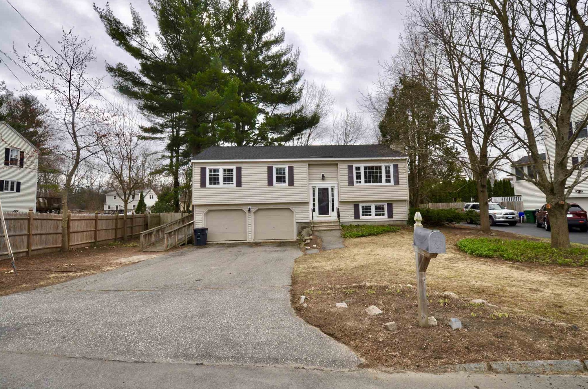 33 Brinton Dr, Nashua, NH 03064