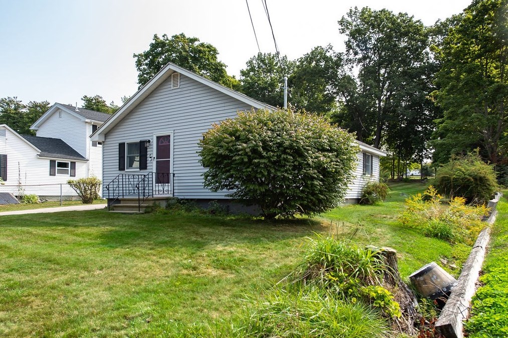 8 Crockett St, Rochester, NH 03867-3714