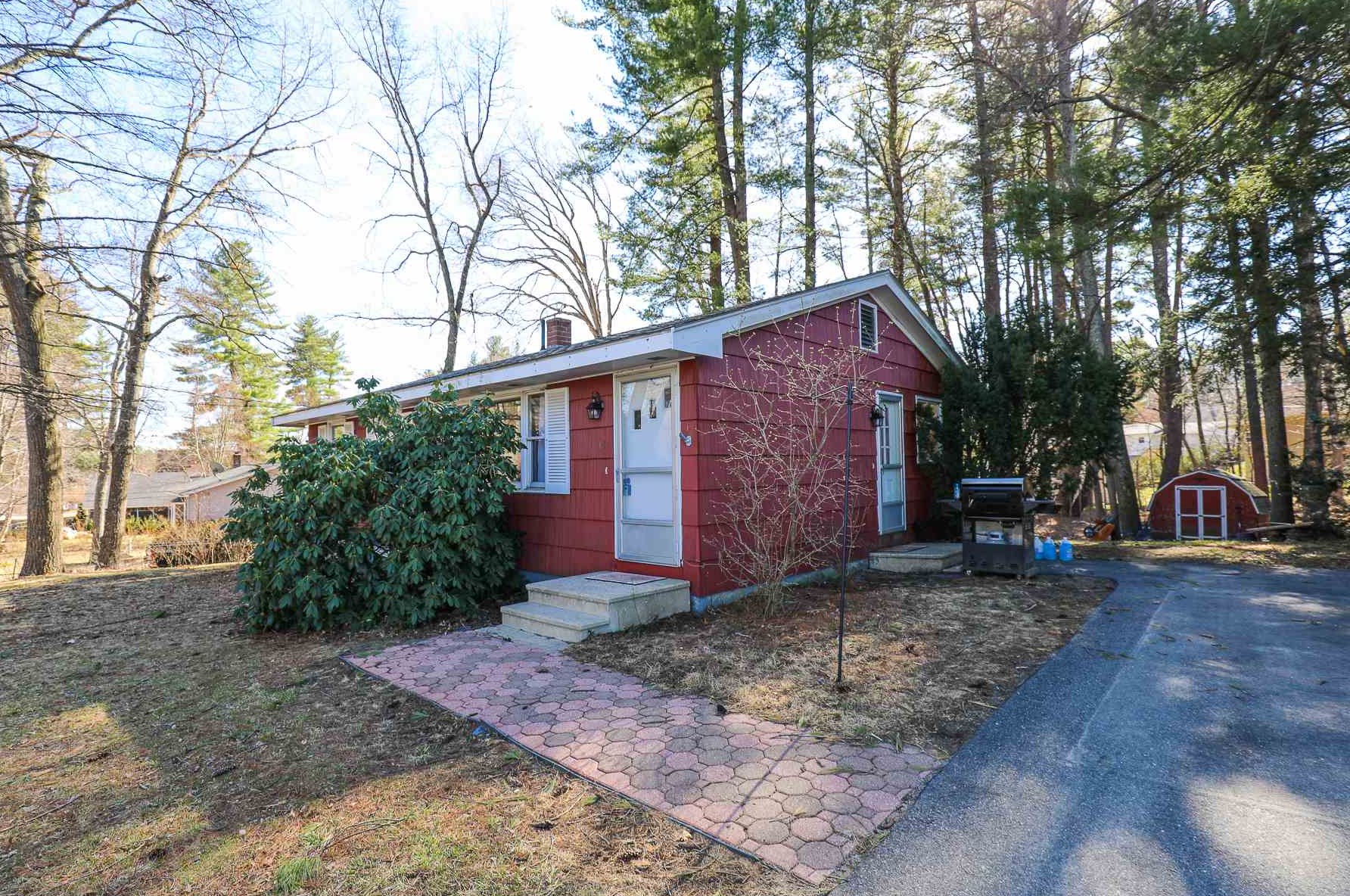 18 Jo Ellen Dr, Merrimack, NH 03054-3942