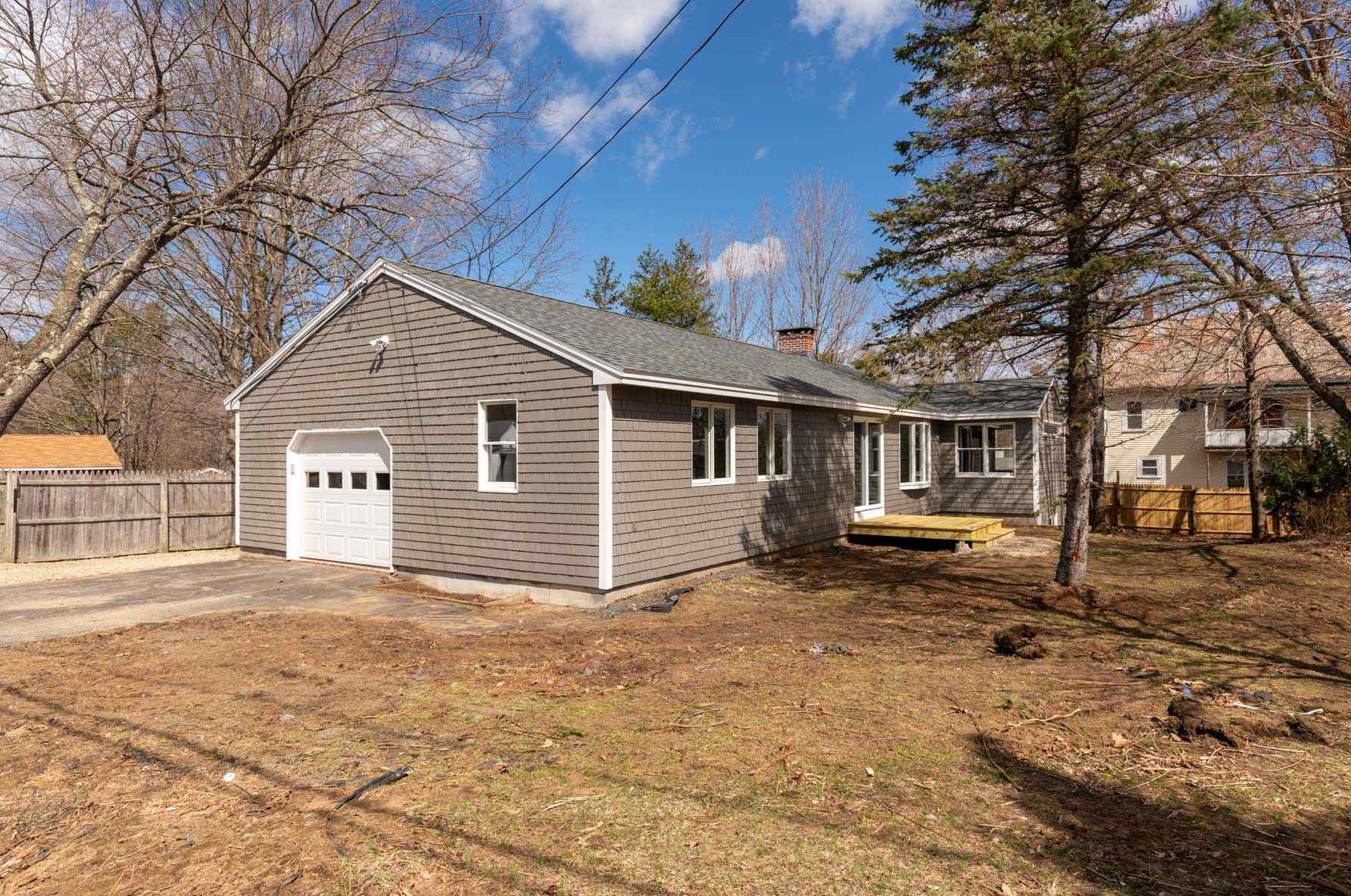 39 Grove St, Rochester, NH 03868