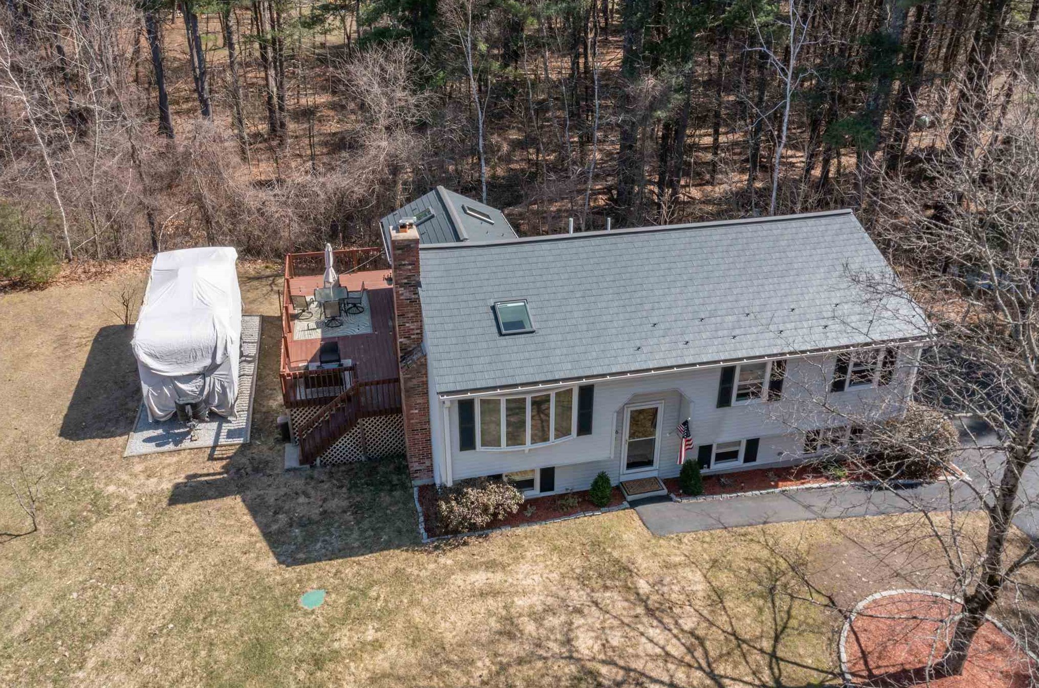 56 Bush Hill Rd, Hudson, NH 03051-4401